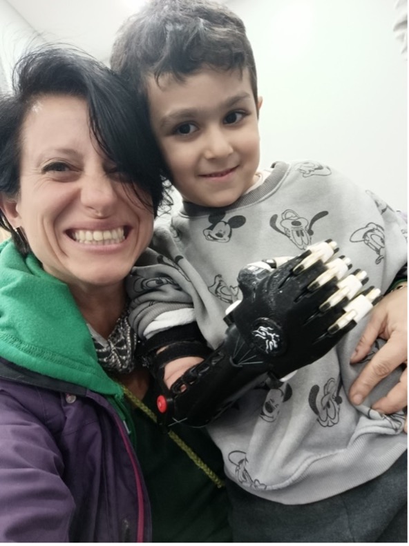 Picture showing Zeynep Karagöz and a child with a mechanical Robotel
